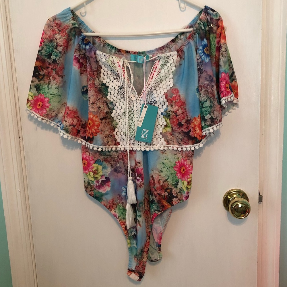 Off the shoulder floral body Suit Size M